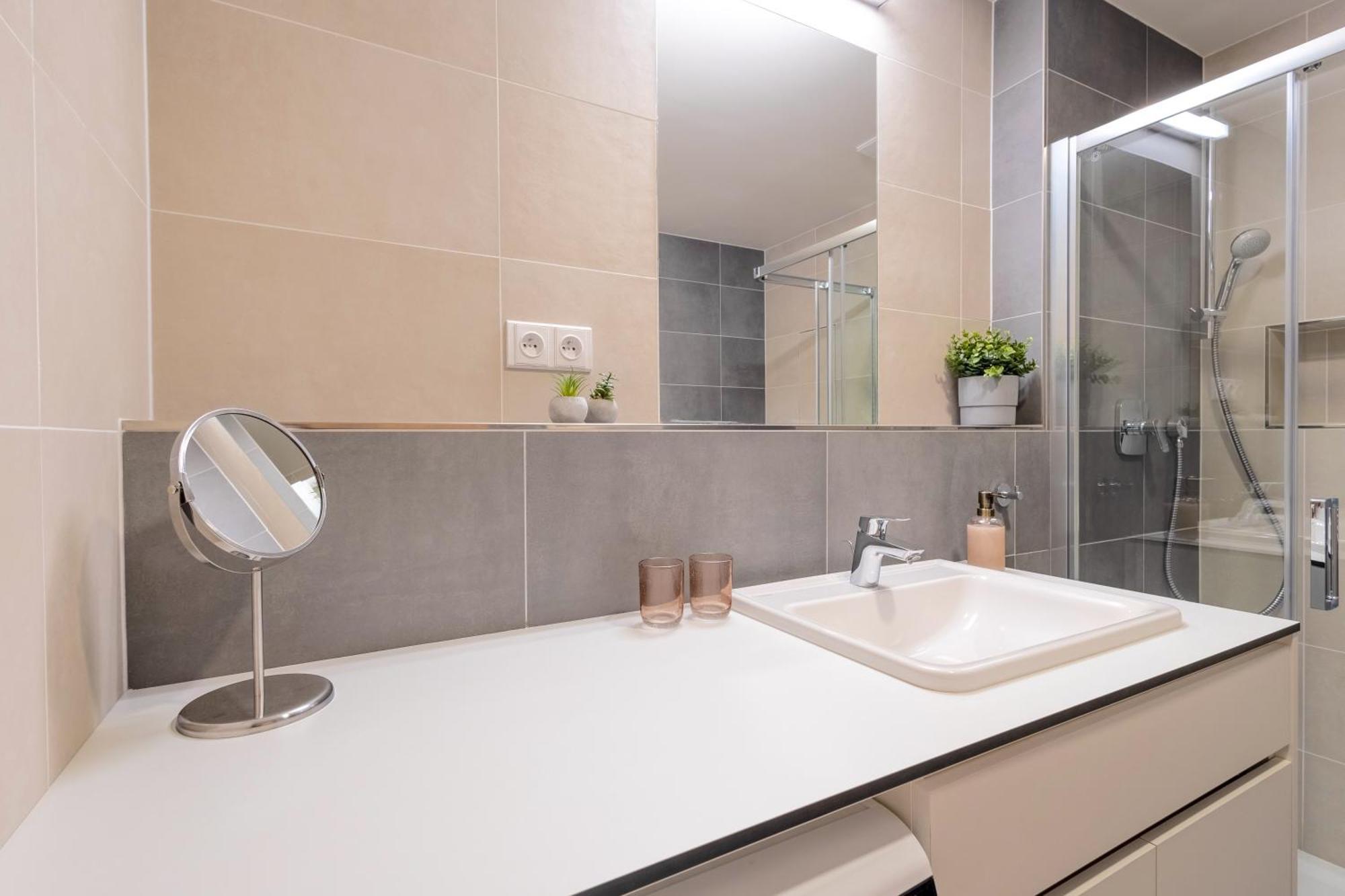 Bright 2Br - 8Th Floor, Balcony, Free Parking - By Gravity Prague公寓 外观 照片