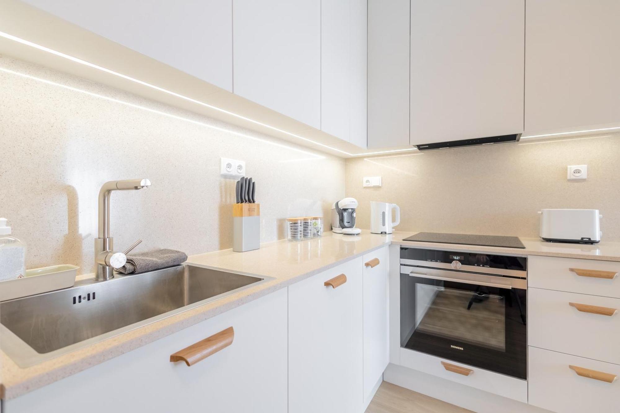Bright 2Br - 8Th Floor, Balcony, Free Parking - By Gravity Prague公寓 外观 照片