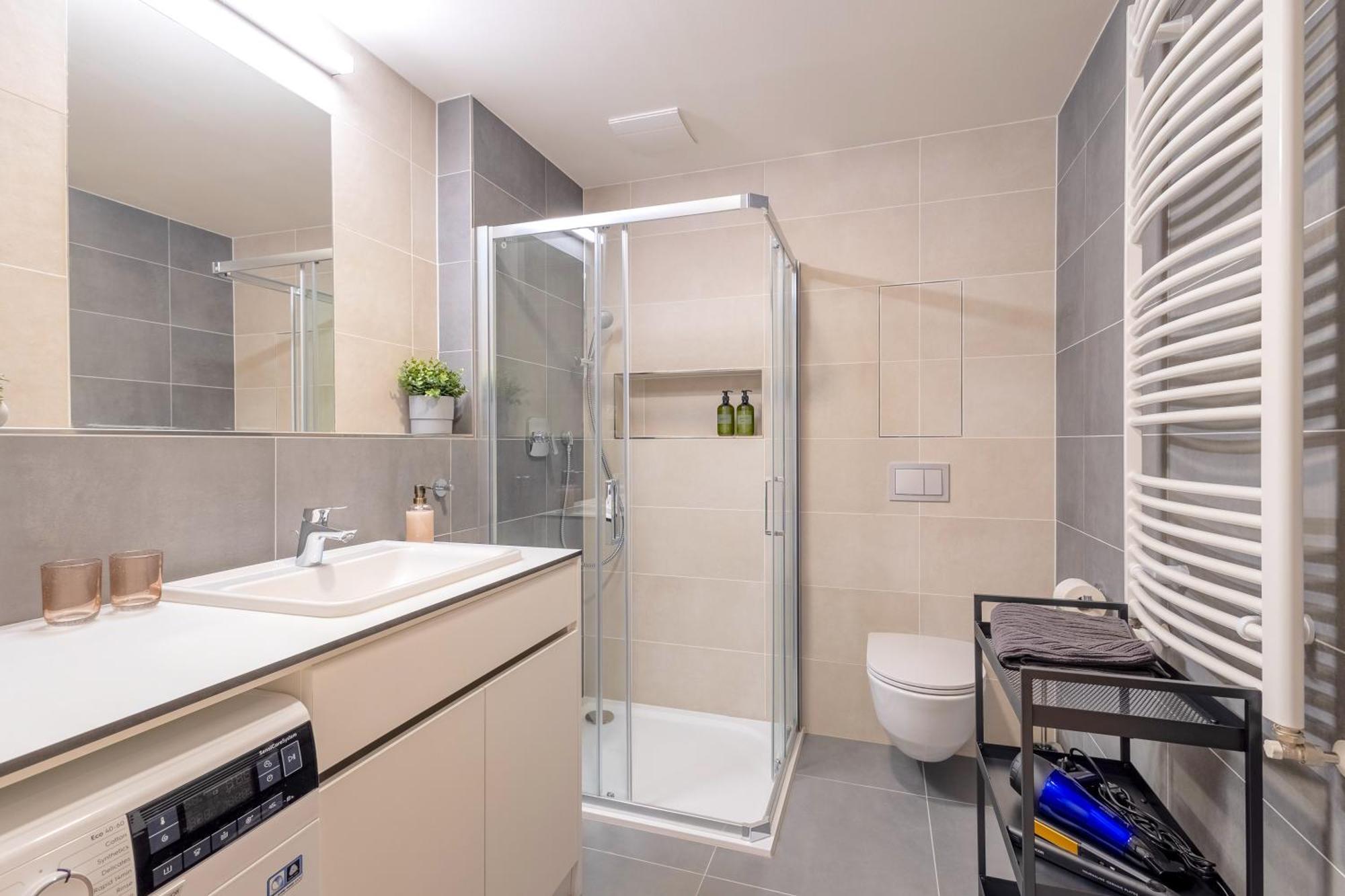 Bright 2Br - 8Th Floor, Balcony, Free Parking - By Gravity Prague公寓 外观 照片
